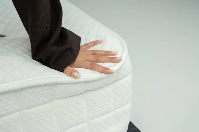 چانکی؛ بسیار نرم، دست‌دوز و فنر منفصل 4